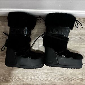 BLACK FAUX FUR MOON BOOTS